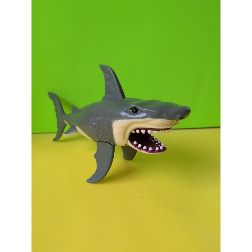Toys R Us Chap Mei Shark Rescue Squad Chomping Great White Encounter Toy 10"